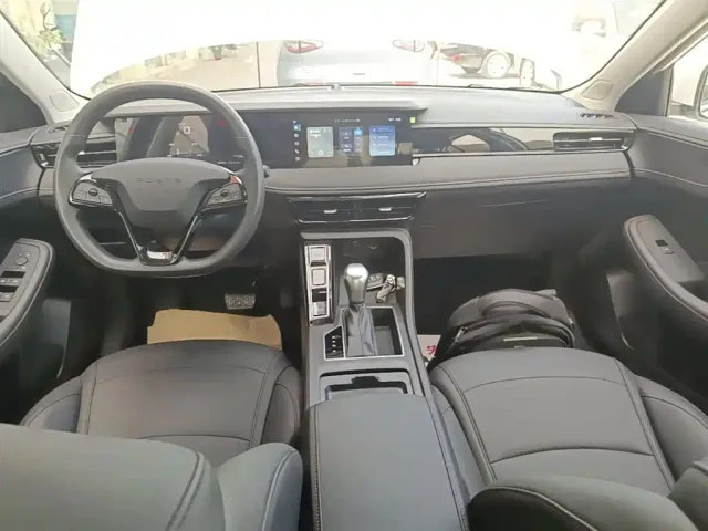 Roewe i5 — Фото автомобиля 9