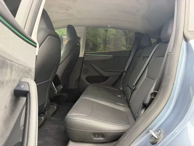 Tesla Model Y — Фото автомобиля 6