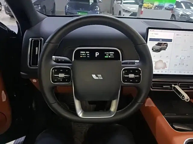 Li Auto L8 — Фото автомобиля 10