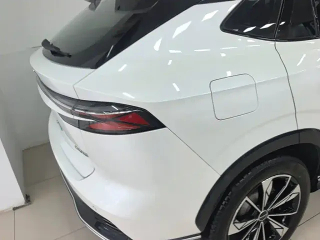 Roewe RX5 — Фото автомобиля 6