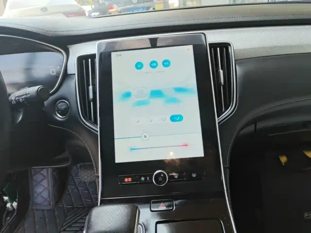 Roewe i6 MAX EV — Фото автомобиля 12