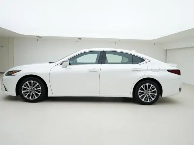 Lexus ES — Фото автомобиля 3