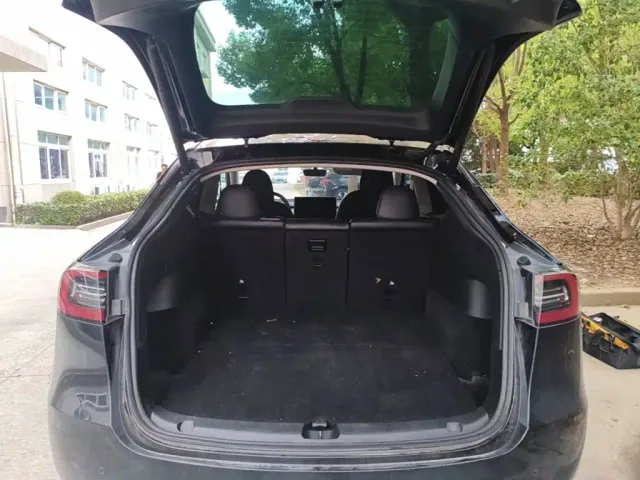 Tesla Model Y — Фото автомобиля 18