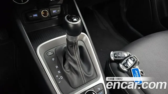 Hyundai Venue — Фото автомобиля 12