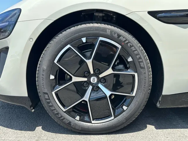 Xiaomi SU7 — Фото автомобиля 5