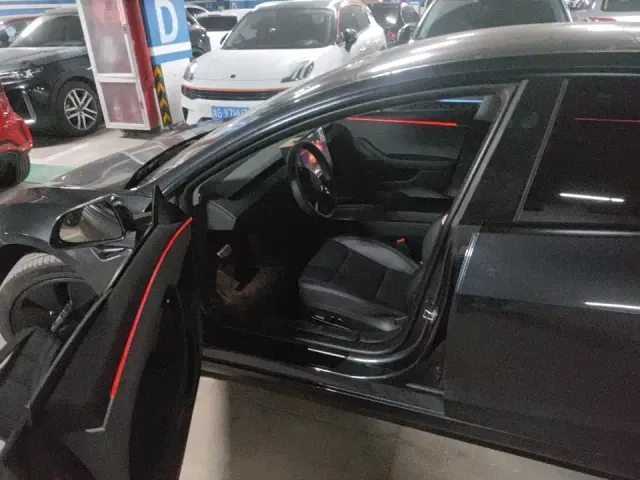 Tesla Model 3 — Фото автомобиля 4