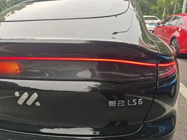 IM Motors LS6 — Фото автомобиля 7