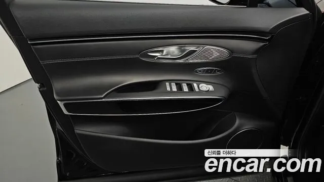Genesis GV70 — Фото автомобиля 24