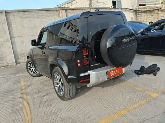 Land Rover Defender — Фото автомобиля 4
