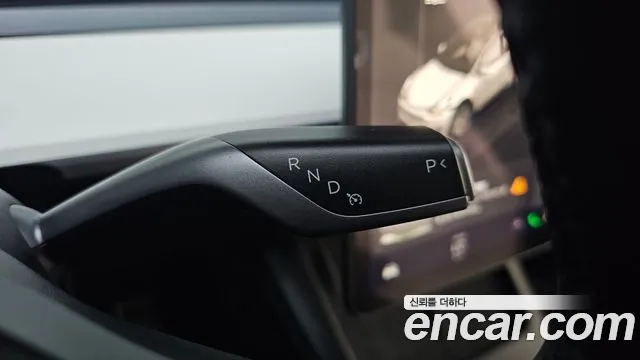 Tesla Model Y — Фото автомобиля 9