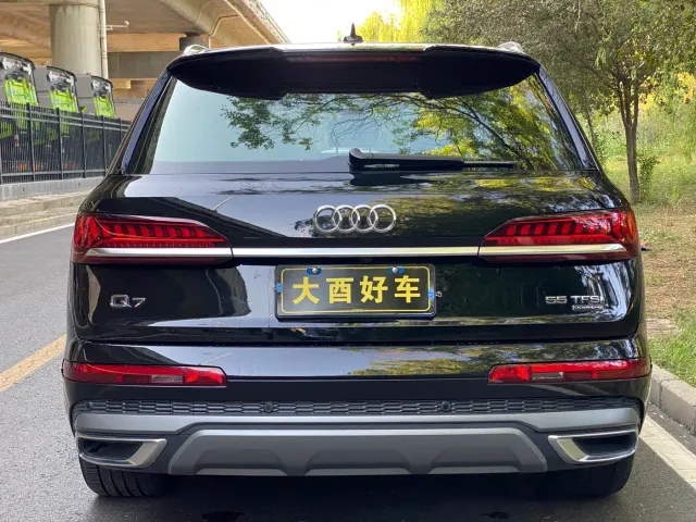 Audi Q7 — Фото автомобиля 26