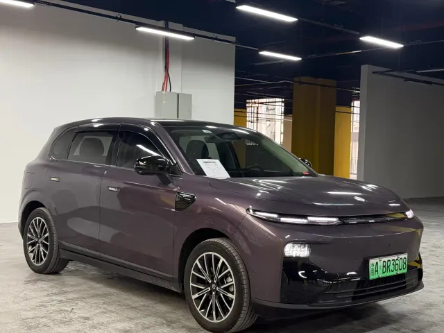 Leapmotor B10 — Фото автомобиля 3