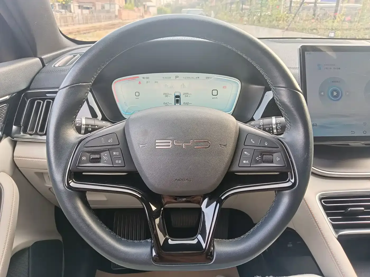 BYD Song PLUS PHEV 2024 Glory Edition EV 520km Luxury — Фото автомобиля 17