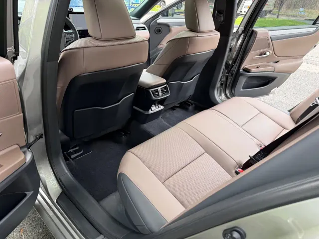 Lexus ES — Фото автомобиля 10
