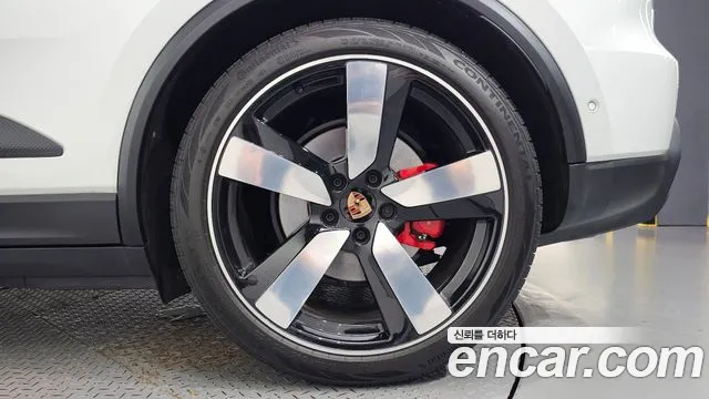 Porsche Macan — Фото автомобиля 6