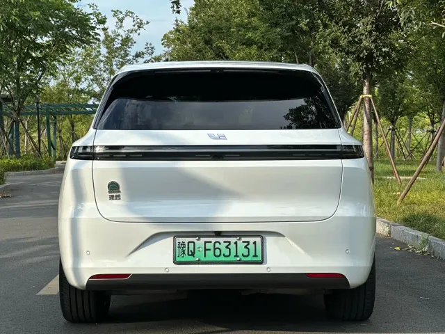 Li Auto L6 — Фото автомобиля 16