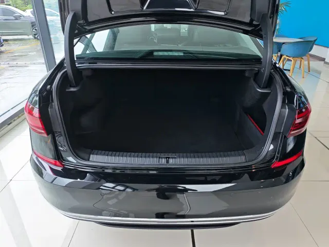Volkswagen Passat — Фото автомобиля 4