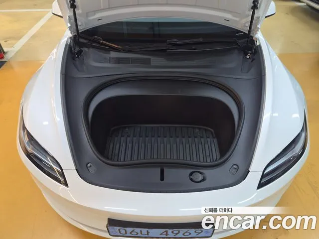 Tesla Model 3 — Фото автомобиля 8
