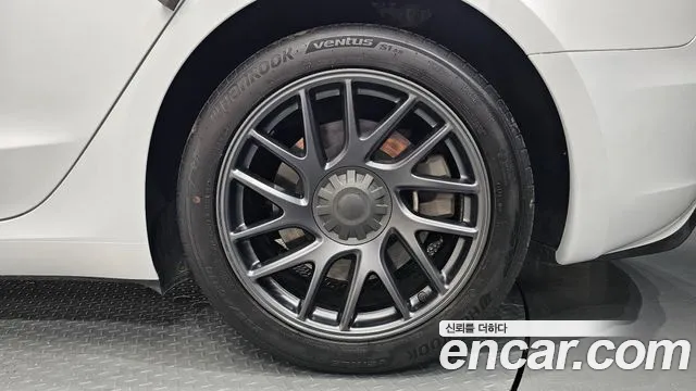 Tesla Model 3 — Фото автомобиля 6
