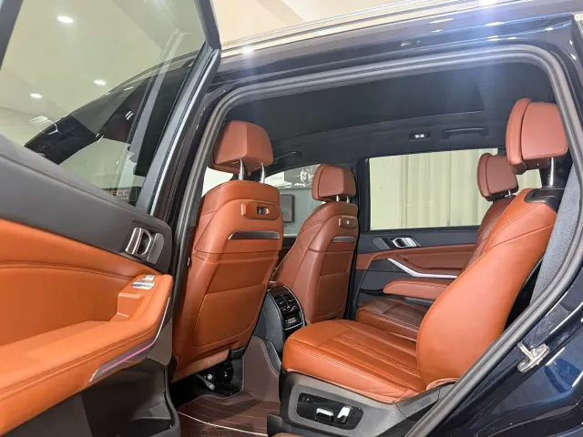 BMW X7 — Фото автомобиля 10