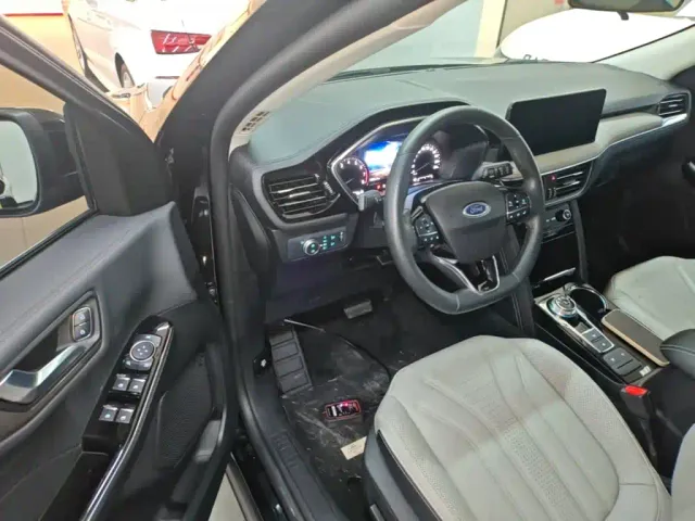 Ford Escape — Фото автомобиля 15
