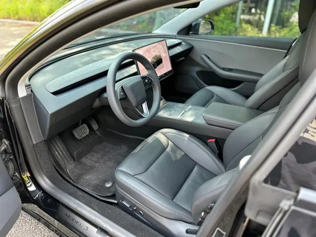 Tesla Model 3 — Фото автомобиля 9