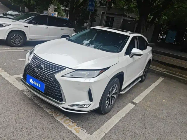 Фотография автомобиля — Lexus RX