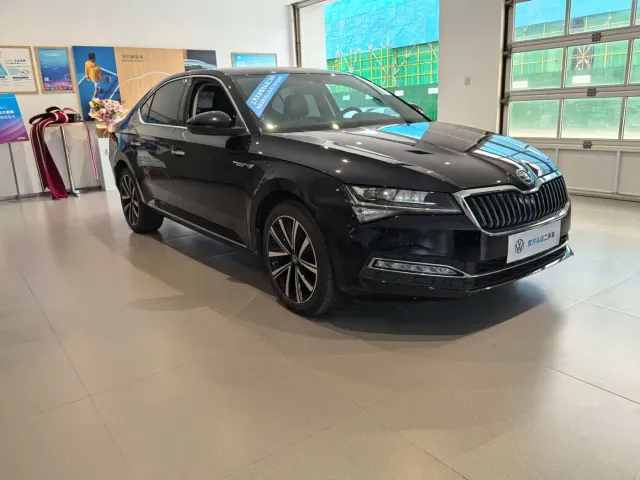 Skoda Superb — Фото автомобиля 3