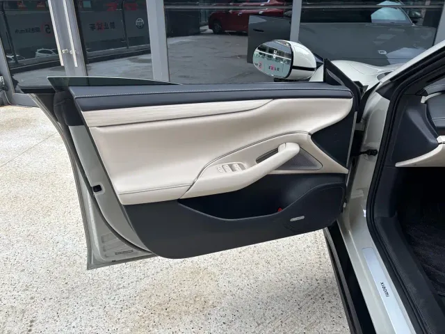 Xiaomi SU7 — Фото автомобиля 10