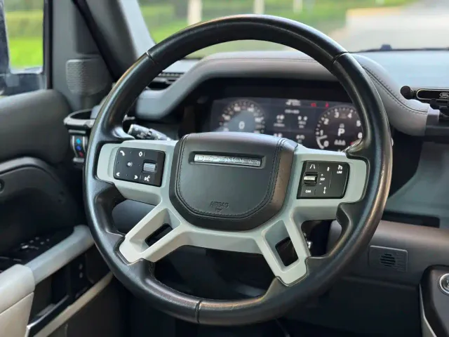 Land Rover Defender — Фото автомобиля 9