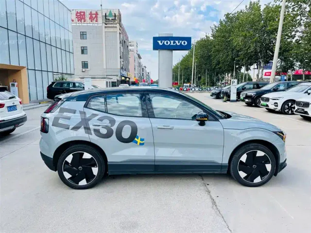 Volvo EX30 — Фото автомобиля 6