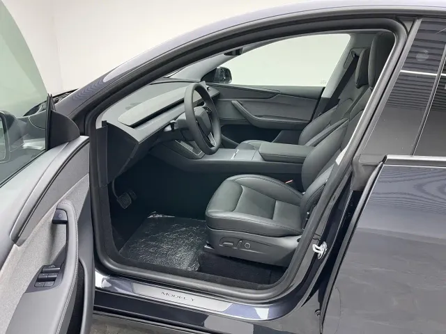 Tesla Model Y — Фото автомобиля 16