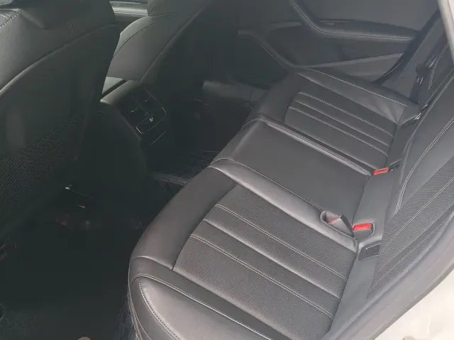Audi A4L — Фото автомобиля 9