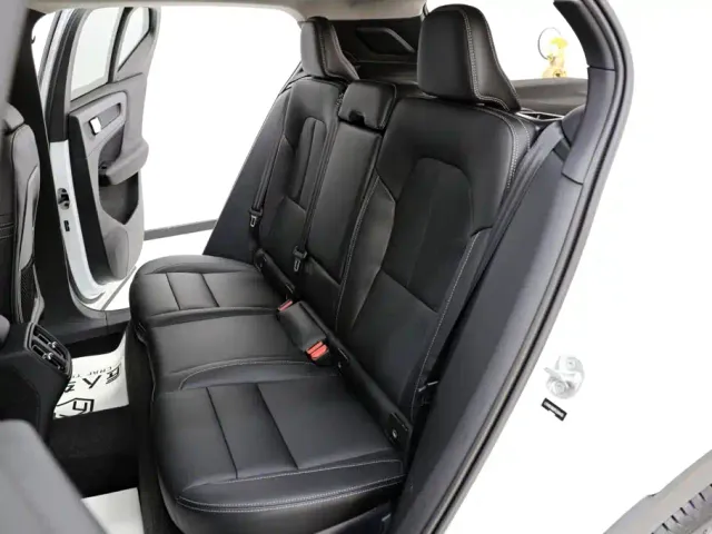 Volvo XC40 — Фото автомобиля 8