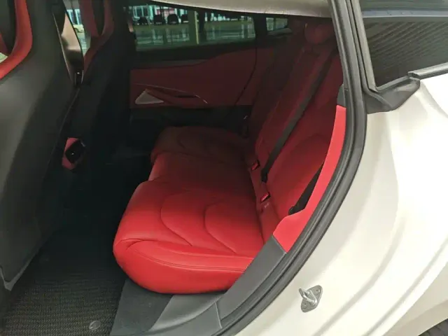Xiaomi SU7 — Фото автомобиля 16