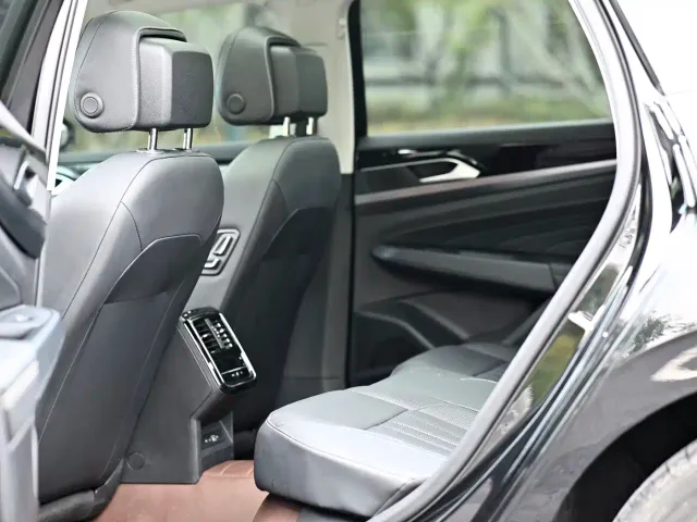 Volkswagen Passat — Фото автомобиля 5