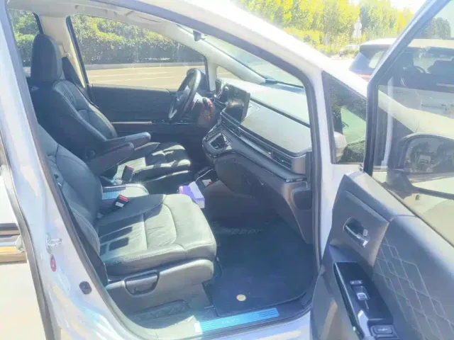 Honda Elysion — Фото автомобиля 10