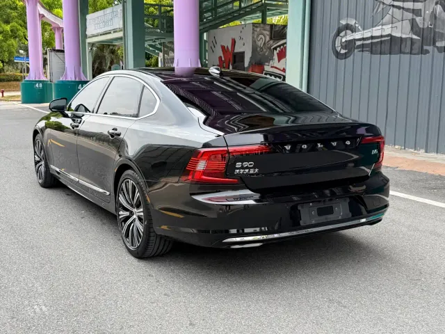Volvo S90 — Фото автомобиля 9
