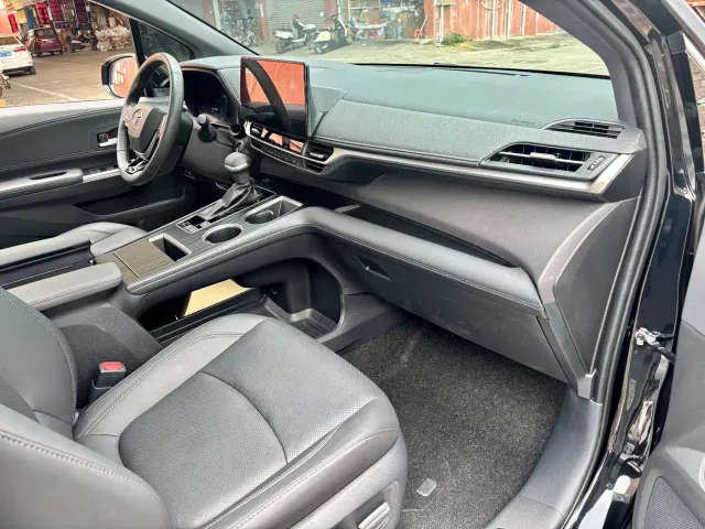 Toyota Sienna — Фото автомобиля 11