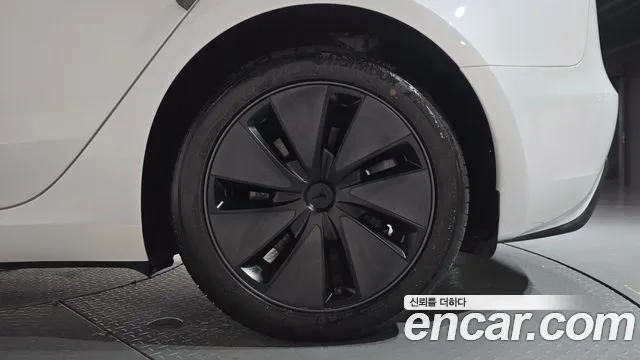 Tesla Model 3 — Фото автомобиля 6