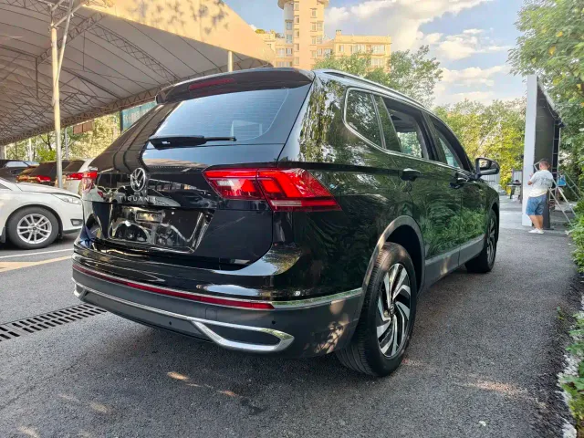 Volkswagen Tiguan L — Фото автомобиля 8