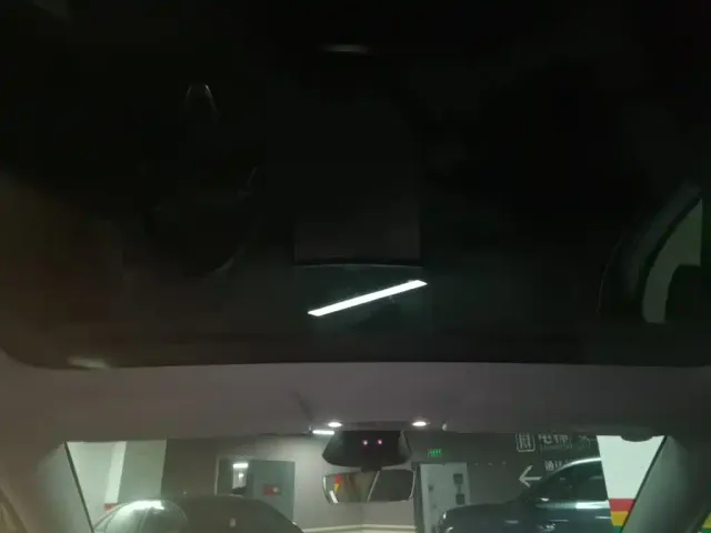 Tesla Model Y — Фото автомобиля 17