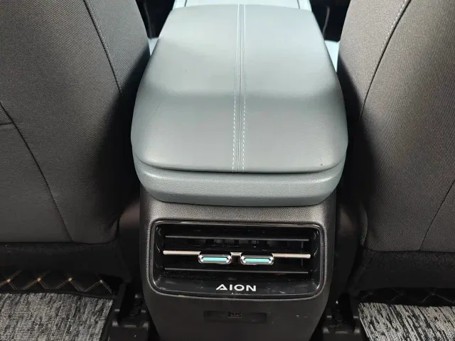 GAC Aion Y — Фото автомобиля 14