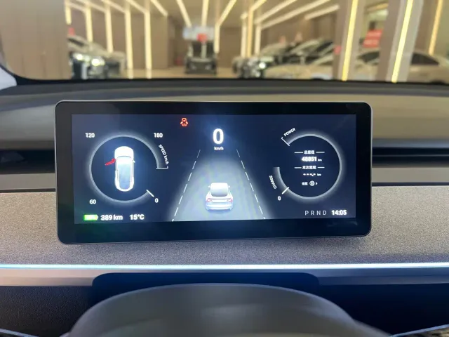 Tesla Model Y — Фото автомобиля 18