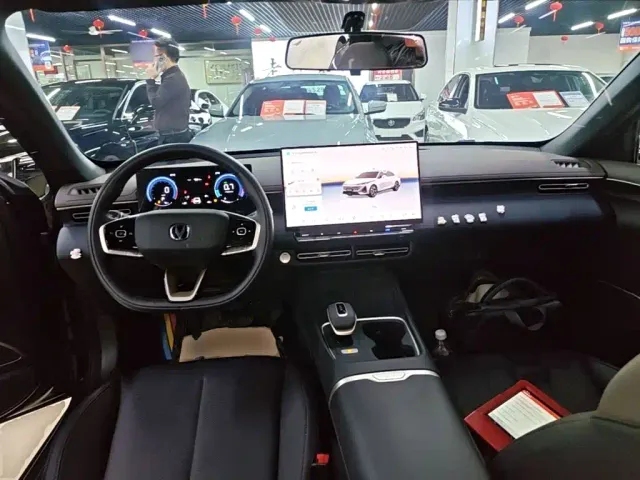 Changan Eado — Фото автомобиля 9