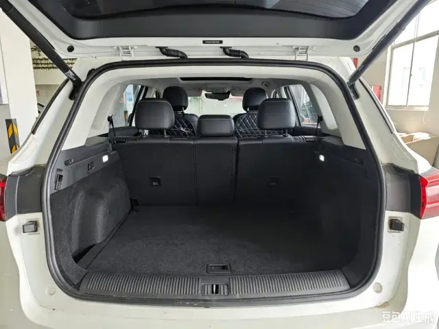 Roewe RX5 eMAX — Фото автомобиля 21