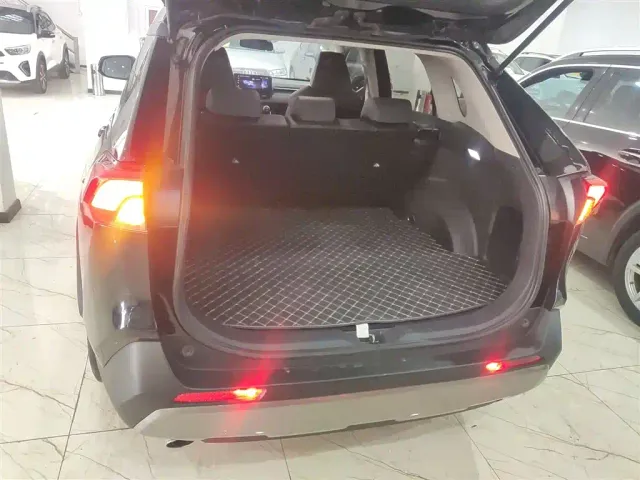 Toyota RAV4 — Фото автомобиля 14