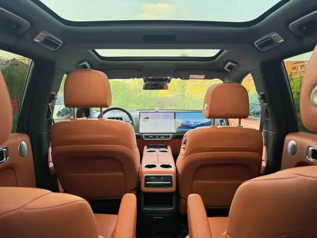 Li Auto L8 — Фото автомобиля 7