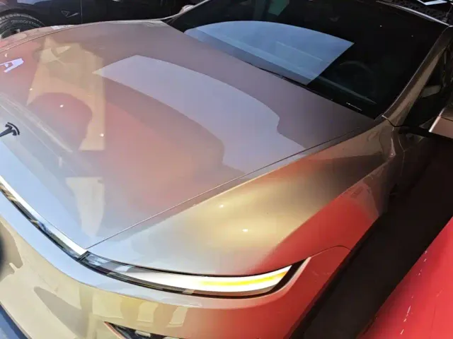 Tesla Model Y L — Фото автомобиля 2