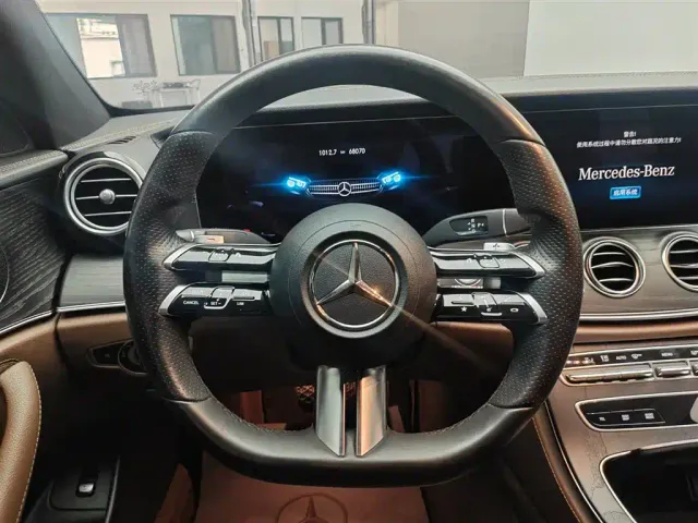 Mercedes-Benz E-Class — Фото автомобиля 15